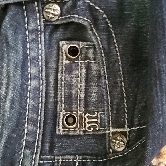 Miss Me 29 signature rise boot cut jean, fancy pockets - Picture 3 of 3